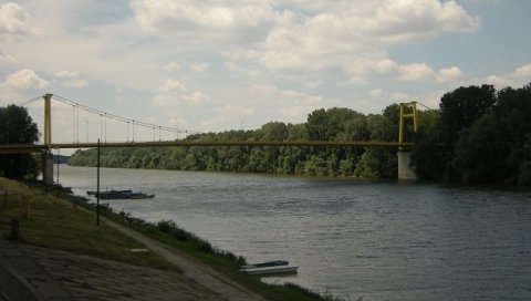 НЕСРЕЋА У НОВОМ КНЕЖЕВЦУ: Таксиста погинуо превозећи мигранте НЕСРЕЋА У НОВОМ КНЕЖЕВЦУ: Таксиста погинуо превозећи мигранте