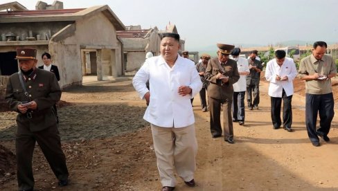 POVRATAK KIM DŽONG UNA: Severnokorejski lider posetio pogon u Hvangjuu i poslao važnu poruku (VIDEO) POVRATAK KIM DŽONG UNA: Severnokorejski lider posetio pogon u Hvangjuu i poslao važnu poruku (VIDEO)