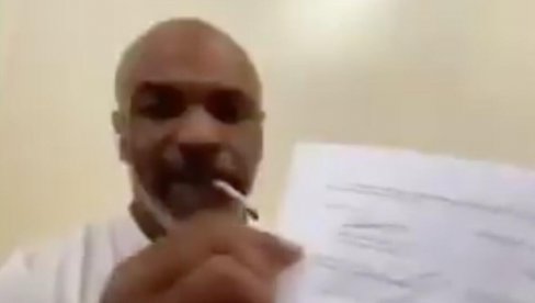 TO MOŽE SAMO GVOZDENI MAJK: Tajson puši marihuanu dok potpisuje ugovor o povratku u ring (VIDEO) TO MOŽE SAMO GVOZDENI MAJK: Tajson puši marihuanu dok potpisuje ugovor o povratku u ring (VIDEO)