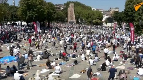 PRVI DŽUMA-NAMAZ NAKON 86 GODINA: Istanbul pod opsadom, Aja Sofiju obezbeđuje 20.000 policajaca, hiljade vernika moli se ispred (VIDEO) PRVI DŽUMA-NAMAZ NAKON 86 GODINA: Istanbul pod opsadom, Aja Sofiju obezbeđuje 20.000 policajaca, hiljade vernika moli se ispred (VIDEO)