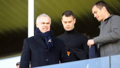 УЕФА ДОНОСИ ОДЛУКУ У УТОРАК: Терзић жели да Звезда игра у Јерменији УЕФА ДОНОСИ ОДЛУКУ У УТОРАК: Терзић жели да Звезда игра у Јерменији