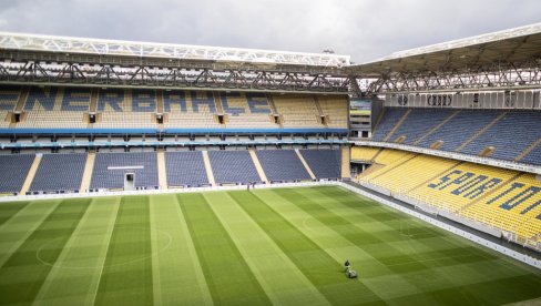 LOKALNI DERBI U ISTANBULU: Kanarinci kljucaju apače LOKALNI DERBI U ISTANBULU: Kanarinci kljucaju apače