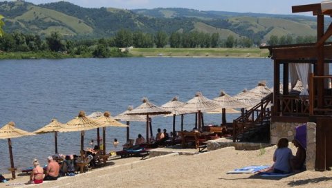 СВЕ СПРЕМНО ЗА 150.000 НОЋЕЊА: Сребрно језеро многима ће бити право место за одмор СВЕ СПРЕМНО ЗА 150.000 НОЋЕЊА: Сребрно језеро многима ће бити право место за одмор