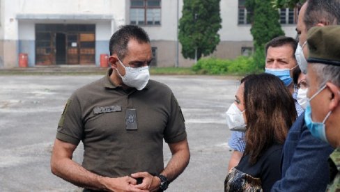 ИЗГРАДЊА КОВИД БОЛНИЦЕ У КРУШЕВЦУ Вулин: Мора да буде најопремљенија и најспремнија, изграђена у најкраћем могућем року (ФОТО) ИЗГРАДЊА КОВИД БОЛНИЦЕ У КРУШЕВЦУ Вулин: Мора да буде најопремљенија и најспремнија, изграђена у најкраћем могућем року (ФОТО)