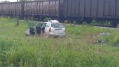 TELA SUPRUŽNIKA LEŽE PORED AUTOMOBILA: Prve slike sa mesta nesreće kod Šapca (FOTO) TELA SUPRUŽNIKA LEŽE PORED AUTOMOBILA: Prve slike sa mesta nesreće kod Šapca (FOTO)