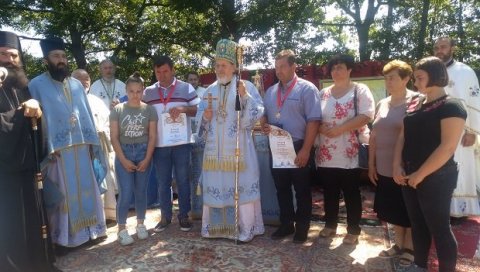 ХРАМ БОЖЈИ И ПЕСНИЧКИ: Богомоља Богородице Тројеручице у Рађевини ХРАМ БОЖЈИ И ПЕСНИЧКИ: Богомоља Богородице Тројеручице у Рађевини