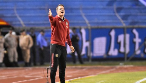 ОБА ТИМА ВОЛЕ ДА ИГРАЈУ НА ГОЛОВЕ: Домаћин победом прави велики корак ка плеј-офу ОБА ТИМА ВОЛЕ ДА ИГРАЈУ НА ГОЛОВЕ: Домаћин победом прави велики корак ка плеј-офу