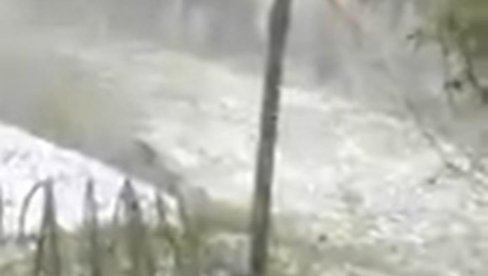 СНАЖНО НЕВРЕМЕ ПОГОДИЛО ВИШЕГРАД: Све бело од града! (ВИДЕО) СНАЖНО НЕВРЕМЕ ПОГОДИЛО ВИШЕГРАД: Све бело од града! (ВИДЕО)