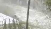 SNAŽNO NEVREME POGODILO VIŠEGRAD: Sve belo od grada! (VIDEO) SNAŽNO NEVREME POGODILO VIŠEGRAD: Sve belo od grada! (VIDEO)