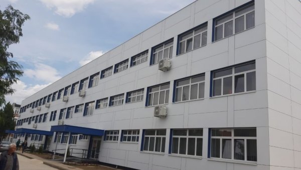 ПОЖАР У КРУГУ ЛОЗНИЧКЕ БОЛНИЦЕ: Изгорела три санитета и један аутомобил ПОЖАР У КРУГУ ЛОЗНИЧКЕ БОЛНИЦЕ: Изгорела три санитета и један аутомобил