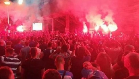 КРВАВИ ОБРАЧУН У ОСИЈЕКУ: Бесни навијачи хтели да уђу на стадион, полиција жестоко одговорила, има и повређених КРВАВИ ОБРАЧУН У ОСИЈЕКУ: Бесни навијачи хтели да уђу на стадион, полиција жестоко одговорила, има и повређених