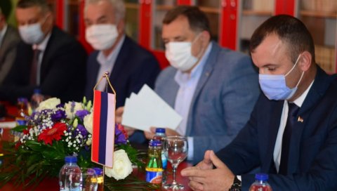 ЗАЈЕДНИЧКИ КАНДИДАТ СРПСКИХ СТРАНАКА: Младен Грујичић се бори за нови мандат начелника општине Сребреница ЗАЈЕДНИЧКИ КАНДИДАТ СРПСКИХ СТРАНАКА: Младен Грујичић се бори за нови мандат начелника општине Сребреница