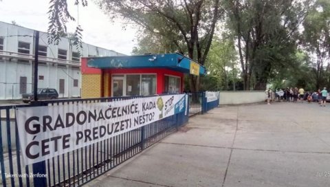 ДОЗЛОГРДИО ИМ СМРАД: Нови протест у Зрењанину против кафилерије ДОЗЛОГРДИО ИМ СМРАД: Нови протест у Зрењанину против кафилерије