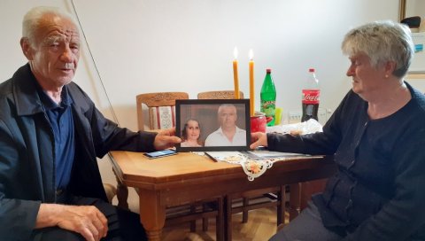 НА СТОЛУ СВЕЋЕ И СЛИКА ДЕЦЕ Потресна исповест родитеља погинулих Жељке и Небојше: Унуцима још нисмо рекли за њихову смрт НА СТОЛУ СВЕЋЕ И СЛИКА ДЕЦЕ Потресна исповест родитеља погинулих Жељке и Небојше: Унуцима још нисмо рекли за њихову смрт