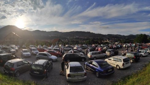U KOLONAMA STOTINE AUTOMOBILA: Auto litije u Bijelom Polju i Mojkovcu (FOTO/VIDEO) U KOLONAMA STOTINE AUTOMOBILA: Auto litije u Bijelom Polju i Mojkovcu (FOTO/VIDEO)