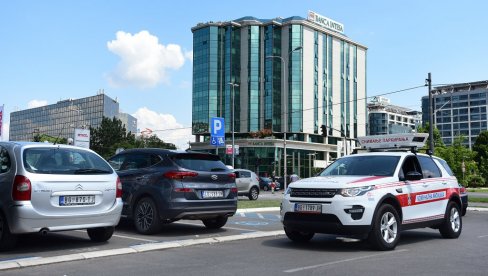 ОВАКО РАДИ “ОКО СОКОЛОВО”: Почело снимање непрописно паркираних возила, првих дана шаљу само опомене (ВИДЕО) ОВАКО РАДИ “ОКО СОКОЛОВО”: Почело снимање непрописно паркираних возила, првих дана шаљу само опомене (ВИДЕО)