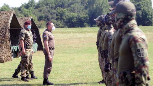 GODINAMA USPEVAMO DA POBEDIMO: Obilazak snajperske ekipe Vojske Srbije na pripremama za Međunarodne vojne igre GODINAMA USPEVAMO DA POBEDIMO: Obilazak snajperske ekipe Vojske Srbije na pripremama za Međunarodne vojne igre