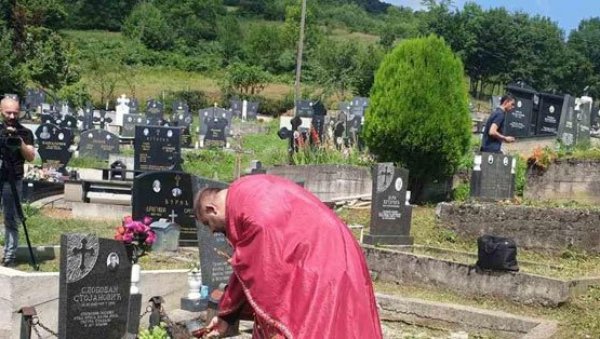 СЛОБОДАНА НЕ СМЕМО ЗАБОРАВИТИ: У Дрињачи код Зворника служен је парастос за једанаестогодишњег Стојановића СЛОБОДАНА НЕ СМЕМО ЗАБОРАВИТИ: У Дрињачи код Зворника служен је парастос за једанаестогодишњег Стојановића
