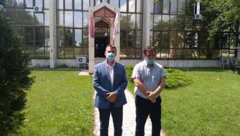 UNIVERZITET U KRAGUJEVCU NOSILAC PROJEKTA EU U BORBI PROTIV KOVIDA 19: Veštačkom inteligencijom određivaće se model razvoja oboljenja UNIVERZITET U KRAGUJEVCU NOSILAC PROJEKTA EU U BORBI PROTIV KOVIDA 19: Veštačkom inteligencijom određivaće se model razvoja oboljenja