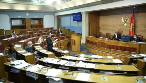 UPRKOS UPOZORENJIMA OPOZICIJE: Crnogorski poslanici usvojili Zakone o medijima i nacionalnom javnom emiteru UPRKOS UPOZORENJIMA OPOZICIJE: Crnogorski poslanici usvojili Zakone o medijima i nacionalnom javnom emiteru