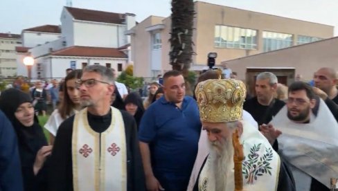 МИТРОПОЛИТ АМФИЛОХИЈЕ: Опљачкали су све, остало им само да отимају светиње Божије МИТРОПОЛИТ АМФИЛОХИЈЕ: Опљачкали су све, остало им само да отимају светиње Божије