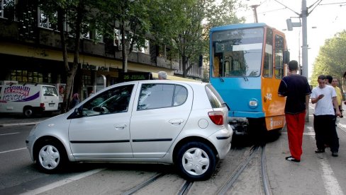 КАЗНЕ И ДО 25.000: Око соколово мотри на возаче - ово је списак прекршаја који ће вас скупо коштати КАЗНЕ И ДО 25.000: Око соколово мотри на возаче - ово је списак прекршаја који ће вас скупо коштати