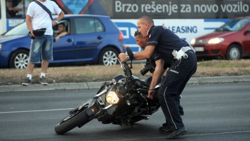 ТЕШКА САОБРАЋАЈКА КОД ОБРЕНОВЦА: Настрадао мотоциклиста у судару (ФОТО)