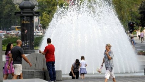 АКО ПОЧНЕТЕ ОВАКО ДА СЕ ПОНАШАТЕ, МОЖДА ИМАТЕ ТОПЛОТНИ УДАР: Обратите пажњу на ове симптоме АКО ПОЧНЕТЕ ОВАКО ДА СЕ ПОНАШАТЕ, МОЖДА ИМАТЕ ТОПЛОТНИ УДАР: Обратите пажњу на ове симптоме