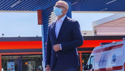 ВУЧЕВИЋ: Ова инвестиција од скоро 400 милиона динара улива наду да ћемо превазићи изазове пред нама ВУЧЕВИЋ: Ова инвестиција од скоро 400 милиона динара улива наду да ћемо превазићи изазове пред нама
