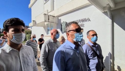ЧЕТРДЕСЕТНИЦА ОД САХРАНЕ ДЕМОКРАТИЈЕ: Симболично обележавање у Будви ЧЕТРДЕСЕТНИЦА ОД САХРАНЕ ДЕМОКРАТИЈЕ: Симболично обележавање у Будви