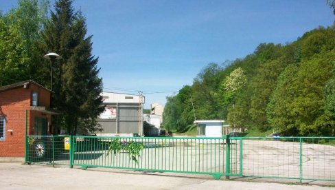 ЕКСПЛОЗИЈА У ФАБРИЦИ ЗА ПРЕРАДУ ВОЋА: Има повређених, транспортовани у КЦ Крагујевац ЕКСПЛОЗИЈА У ФАБРИЦИ ЗА ПРЕРАДУ ВОЋА: Има повређених, транспортовани у КЦ Крагујевац