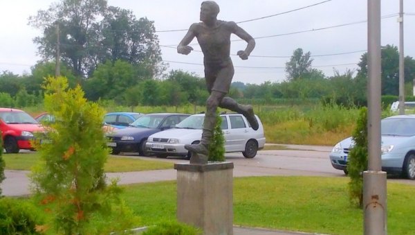У СПОМЕН НА ДРАГУТИНА ТОМАШЕВИЋА: Маморијална трка одложена за јесен У СПОМЕН НА ДРАГУТИНА ТОМАШЕВИЋА: Маморијална трка одложена за јесен