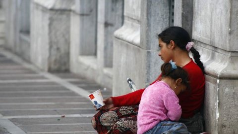 СОЦИЈАЛУ ТРАЖЕ И НАЈМЛАЂИ: НОвости истражују ко у Новом Саду подноси захтев за помоћ СОЦИЈАЛУ ТРАЖЕ И НАЈМЛАЂИ: НОвости истражују ко у Новом Саду подноси захтев за помоћ