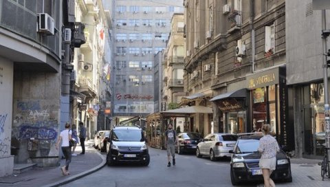 НУШИЋЕВУ РАДЕ ДО ОКТОБРА: Возила неће моћи да се ͔паркирају после обнове Чумићевог сокачета НУШИЋЕВУ РАДЕ ДО ОКТОБРА: Возила неће моћи да се ͔паркирају после обнове Чумићевог сокачета