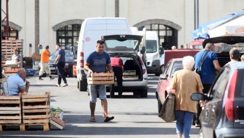 ИЗВЕШТАЈ СА ВЕЛЕТРЖНИЦЕ: Краставац и даље најтраженији ИЗВЕШТАЈ СА ВЕЛЕТРЖНИЦЕ: Краставац и даље најтраженији