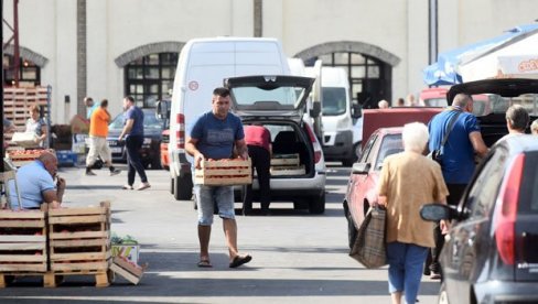 NA VELETRŽNICI STIGLE DOMAĆE NEKTARINE: Najtraženiji kupus i krompir