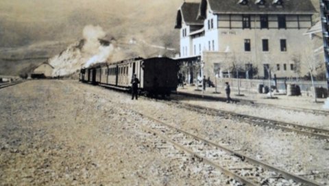 ПОСЛЕДЊА ВОЖЊА БИЛА 31. ЈУЛА 1978: Ускотрачном „Ћиру“ 116. рођендан и 42. парастос (ФОТО) ПОСЛЕДЊА ВОЖЊА БИЛА 31. ЈУЛА 1978: Ускотрачном „Ћиру“ 116. рођендан и 42. парастос (ФОТО)