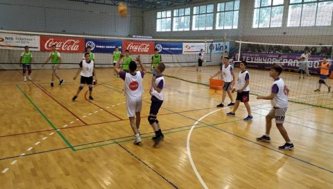 КРАЉЕВО ПОМАЖЕ СПОРТУ: Још четири милиона за клубове и удружења КРАЉЕВО ПОМАЖЕ СПОРТУ: Још четири милиона за клубове и удружења