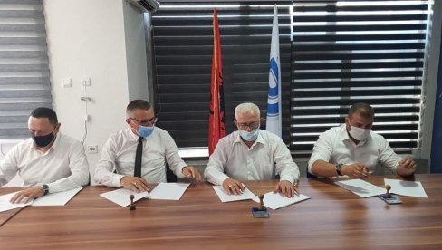 PROVOKACIJA SA JUGA SRBIJE: Albanski političari ne veruju srpskim doktorima, traže da se leče na Kosovu PROVOKACIJA SA JUGA SRBIJE: Albanski političari ne veruju srpskim doktorima, traže da se leče na Kosovu