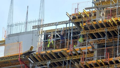 ДИРЕКЦИЈИ ДУГУЈУ 235 МИЛИОНА ЕВРА: Таксу за уређење земљишта нису платила 904 инвеститора ДИРЕКЦИЈИ ДУГУЈУ 235 МИЛИОНА ЕВРА: Таксу за уређење земљишта нису платила 904 инвеститора