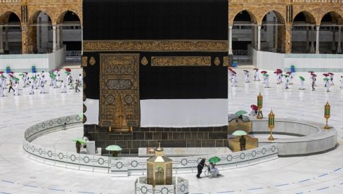 PREKO 1.300 LJUDI PREMINULO TOKOM HADŽILUKA: Stradali muslimani hodali na 50+ stepeni PREKO 1.300 LJUDI PREMINULO TOKOM HADŽILUKA: Stradali muslimani hodali na 50+ stepeni