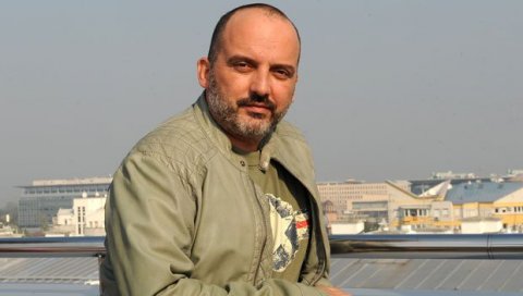 ТОНИ ЦЕТИНСКИ ПОНОВО ПРЕД ОЛТАРОМ: Млада блиста у венчаници - певач јој упутио дирљиве речи (ФОТО) ТОНИ ЦЕТИНСКИ ПОНОВО ПРЕД ОЛТАРОМ: Млада блиста у венчаници - певач јој упутио дирљиве речи (ФОТО)