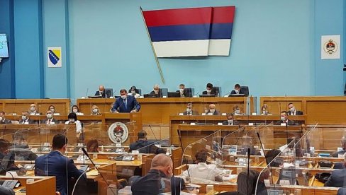 POSLANICI RS PODRŽALI DODIKA: Odluke PBiH štetne po interese Srpske POSLANICI RS PODRŽALI DODIKA: Odluke PBiH štetne po interese Srpske