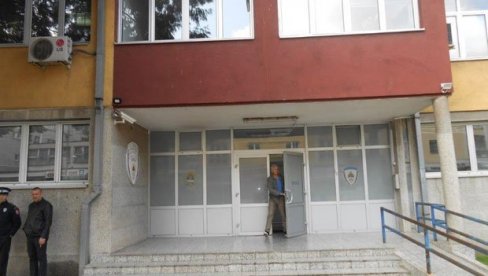 ОПТУЖУЈЕ ПОЛИЦИЈУ ЗА ТОРТУРУ: Тукли га да изнуде признање, а Центар за социјални рад запретио одузимањем деце!? ОПТУЖУЈЕ ПОЛИЦИЈУ ЗА ТОРТУРУ: Тукли га да изнуде признање, а Центар за социјални рад запретио одузимањем деце!?