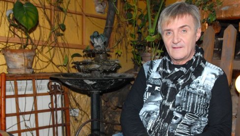 РАЈКО ДУJМИЋ ТЕШКО ПОВРЕЂЕН: Музичар атомобилом слетео са пута, смештен на интензивну негу РАЈКО ДУJМИЋ ТЕШКО ПОВРЕЂЕН: Музичар атомобилом слетео са пута, смештен на интензивну негу
