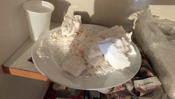 СРБИН УХАПШЕН У ЈУЖНОЈ АФРИЦИ: Шверцовао кокаин вредан 12,5 милиона евра СРБИН УХАПШЕН У ЈУЖНОЈ АФРИЦИ: Шверцовао кокаин вредан 12,5 милиона евра