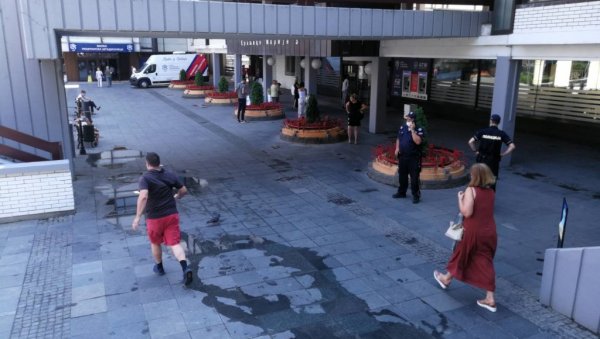 ПОЖАР У 27. МАРТА: После евакуације враћају се у зграде градске управе и Поштанске штедионице ПОЖАР У 27. МАРТА: После евакуације враћају се у зграде градске управе и Поштанске штедионице