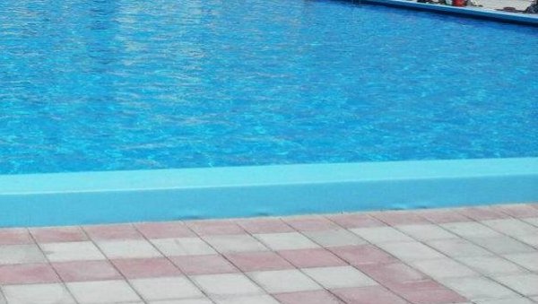ХВАЛА БОГУ ПА САМ ЈА ПРОПАО, А НИЈЕ НЕКО ДЕТЕ: Огласио се мушкарац након незгоде на базену у Новом Пазару ХВАЛА БОГУ ПА САМ ЈА ПРОПАО, А НИЈЕ НЕКО ДЕТЕ: Огласио се мушкарац након незгоде на базену у Новом Пазару