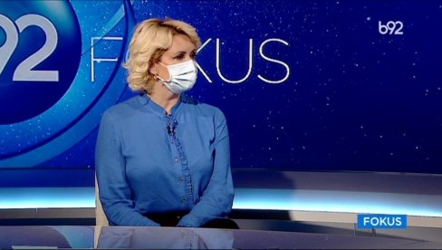 PRVA ĆU SA PORODICOM STATI U RED: Evo šta doktorka Darija kaže o vakcini protiv virusa korona PRVA ĆU SA PORODICOM STATI U RED: Evo šta doktorka Darija kaže o vakcini protiv virusa korona