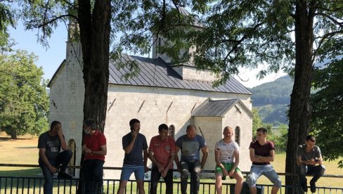 ВАСОЈЕВИЋИ БЕДЕМ МЕТОХА: Народ у Андријевици не да власти да прекњижи црквену имовину на државну ВАСОЈЕВИЋИ БЕДЕМ МЕТОХА: Народ у Андријевици не да власти да прекњижи црквену имовину на државну